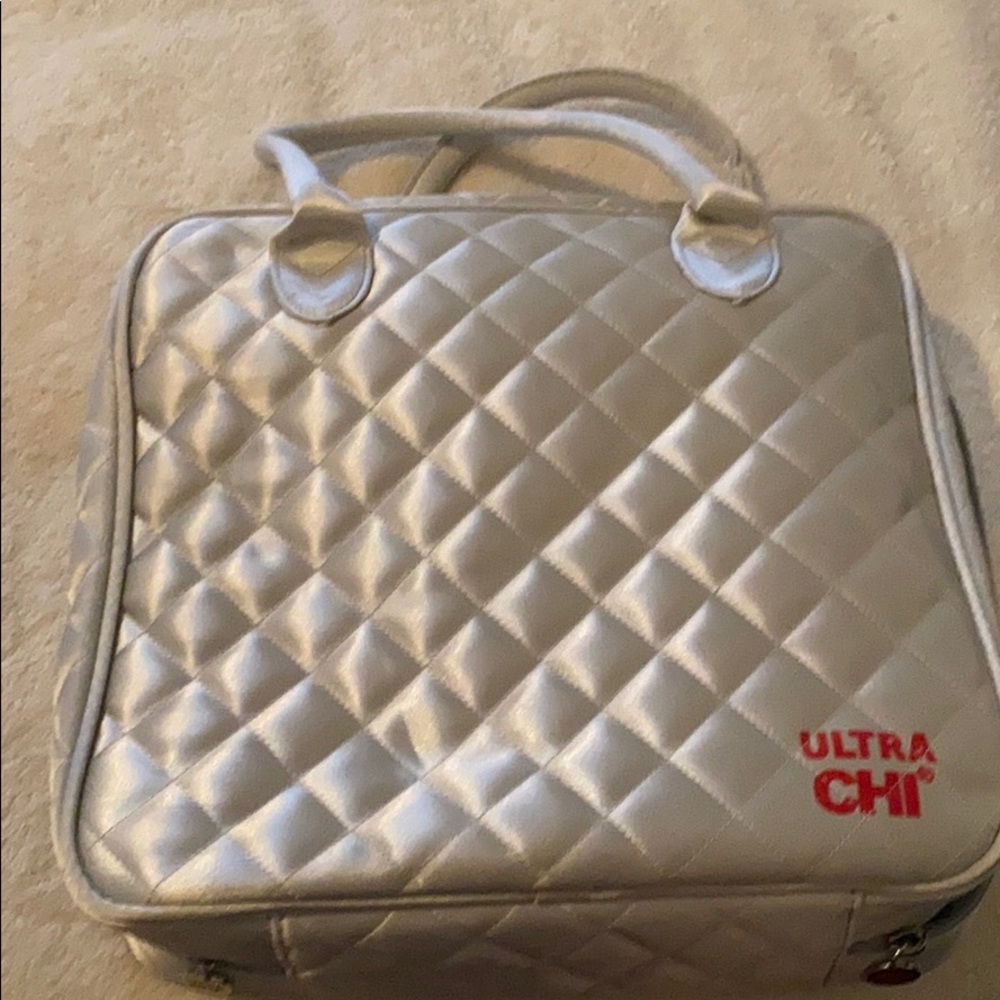 Hair accessories travel bag w/ hair tools included